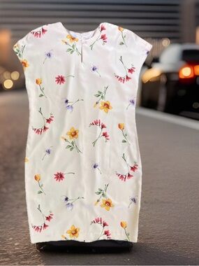 VTG Maggie London Silk Dress.  Size 10. Lovely & Flattering Dress. Never worn.